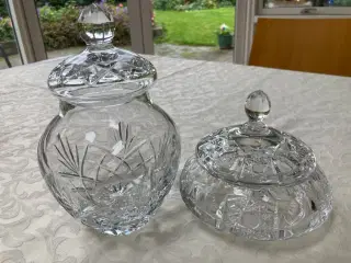 To krystal skåle med låg