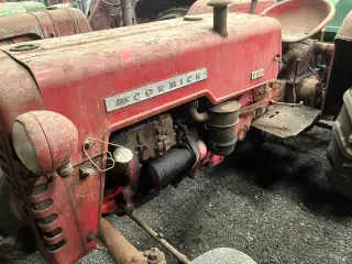 veteran traktor IH mc cormick D324 1961
