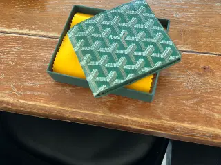 Goyard pung