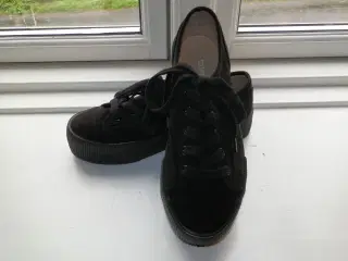 Nye sorte og meget fede sneakers!