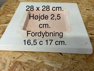 Keramisk form 28 x 28 cm. 