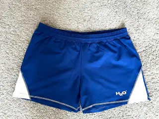 H2o blå shorts med snørei taljen og elastik. Str L