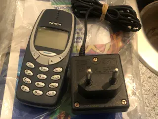 Nokia 3310 og lader
