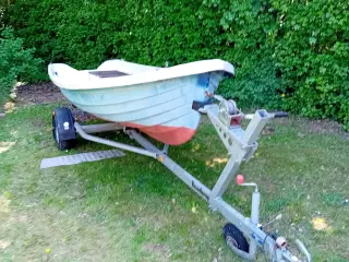 14 fods jolle med indregistret bremderup trailer 