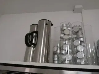 Termokander STELTON, div. Køkkenservice, kaffemaskine SIEMENS m.m.
