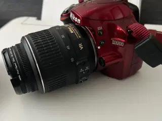 Nikon D3200 - med to tasker