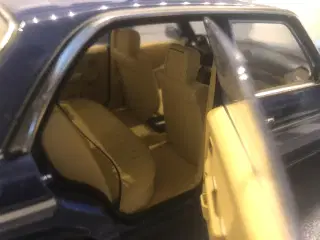 1:18 Mercedes W123 Sedan