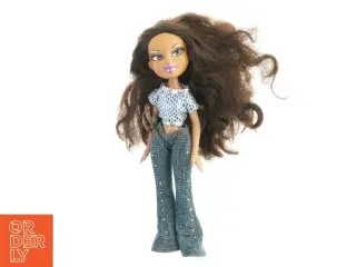 Brun dukke med blå top og jeans fra Bratz (str. 24 cm)