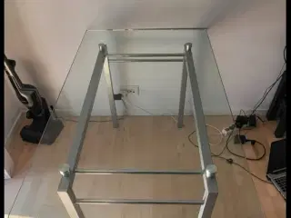 Spisebord med glasplade