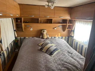 Campingvogn med massere af plads.