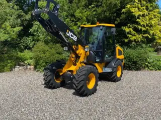 JCB 407 m. aircondition og 35 km/t.