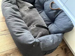 Bilsæde til hund