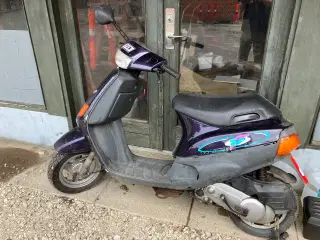 Piaggio Old Zip scooter