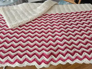 Hjemme Strikket sengetæppe med flot bølgemønster