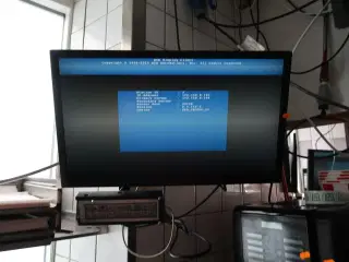 3 stk. computerskærme SAMSUNG, NEC samt betjeningspanel