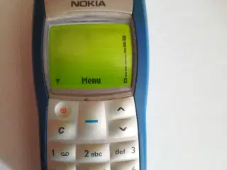Nokia 1100 - eftertragtet 20 årig vintage model   