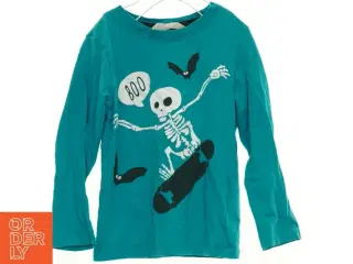 Bluse med halloween motiv Skateboard skelet og flagermus fra H&M (str. 98 cm)