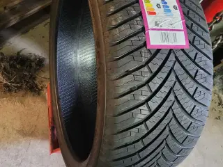 235 / 35 R 19