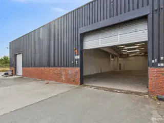 Højloftet lager med portadgang / Hvidovre
