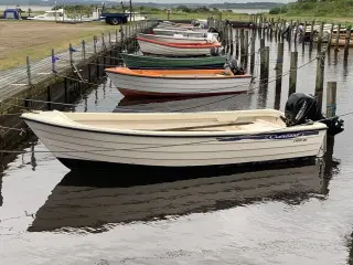 Brugsvenlig jolle og 15 hk. Motor
