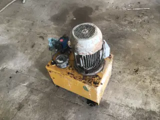 Hydraulikstation til udmugningsanlæg