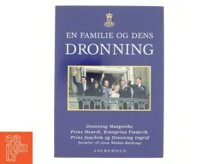 En familie og dens dronning af Anne Wolden-Ræthinge (Bog)