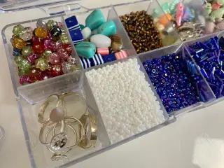 Perler, Smykkedele og Sten i Akrylbokse