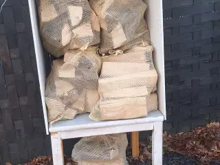 Brænde, bøg og ask, i 25cm stykker, tørret i 2 år 