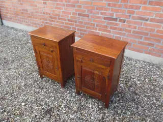 2 stk Sengeborde med skuffe og skab