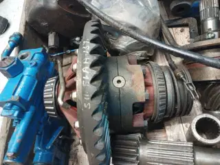 Ford 8210 Bagtøjs dele