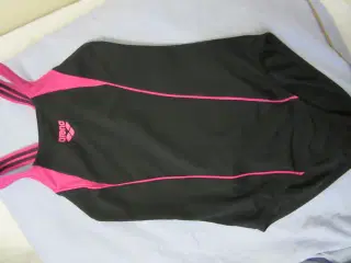 Adidas badedragt, sort-pink, str. 8 år