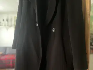 Flot sort frakke