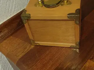 Vintage glasbrikker I træ m. Træreol