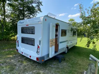 Campingvogn med køjer