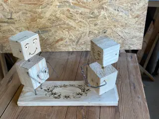 Figure i træ og metal