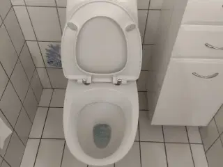 Ifö toilet med wc-sticks