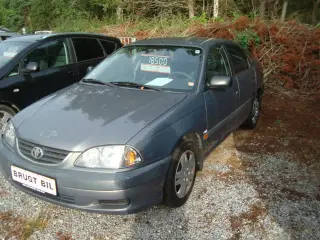 Toyta Avensis 1,8 lift Back