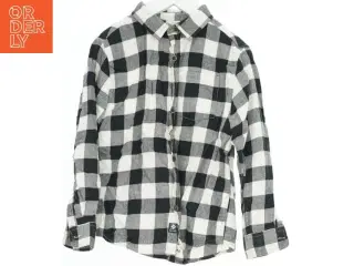 Skjorte med ternet mønster fra Zara (str. 116)