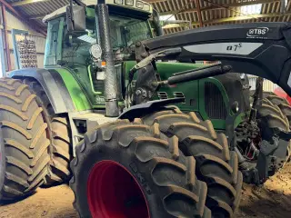 Fendt 718 Vario TMS med læsser og tvillingehjul hele vejen rundt