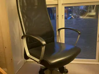 Kontorstol, komfortabel, med vippefunktion