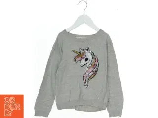 Grå sweatshirt med enhjørning design fra H&M (str. 110)