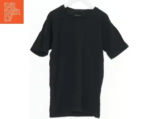 Sort T-shirt fra JEFF (str. 140)