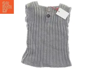 Strikket vest med knapper (str. 17x27 cm)