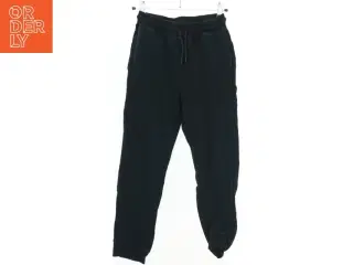 Sort joggingsbukser fra VRS (str. 140)