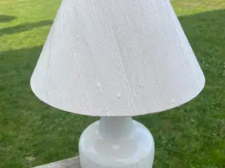 Bordlampe med skærm 