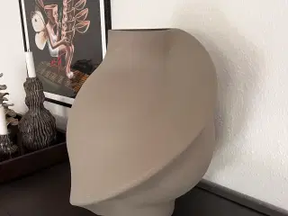 Louise Roe Vase 