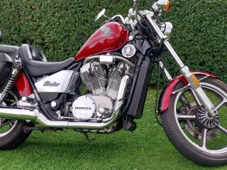  Honda vt 700 shadow 