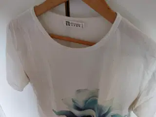 T shirts S