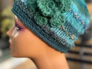 Unikke huer, skabt af restegarn og fantasi