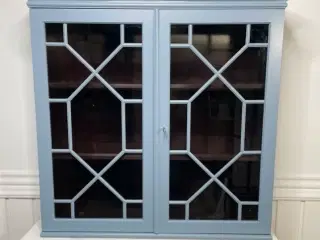 Hepplewhite vitrineskab